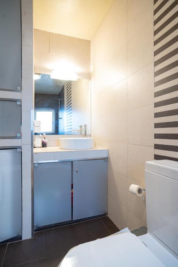 Acropolis Metro St.3 Bedrοοms 6 Persons Maisonette Atene Esterno foto